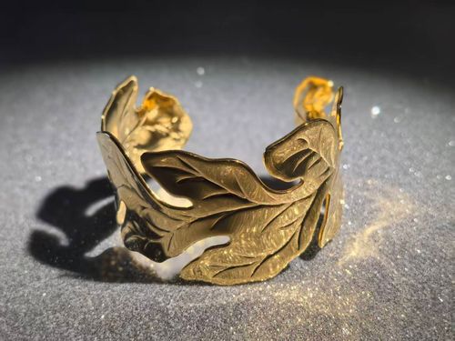 2025 Bestseller - Women's Leaf Design Golden Bracelet - Fashionable Golden Bracelet - Unstructured Open Style Wide-Wrist Sleeve Clasp Necklace - Jewelry Gift（Multiple styles are available for selection.））