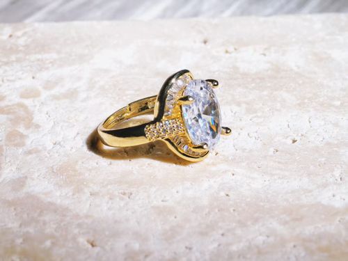 2-carat gold ring and bracelet set box, the top choice for giving as a gift to friends and family