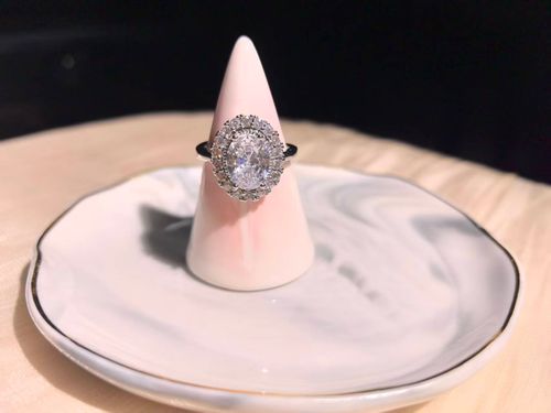 2-carat gold ring and bracelet set box, the top choice for giving as a gift to friends and family