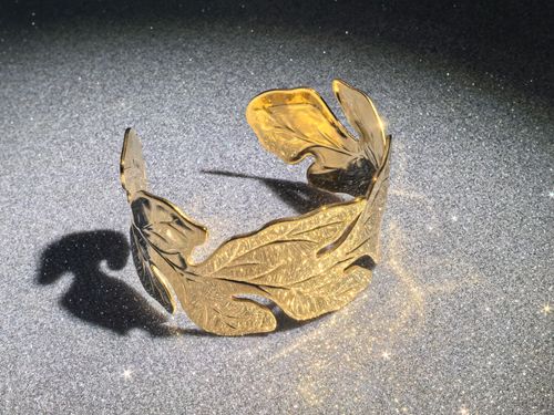 2025 Bestseller - Women's Leaf Design Golden Bracelet - Fashionable Golden Bracelet - Unstructured Open Style Wide-Wrist Sleeve Clasp Necklace - Jewelry Gift（Multiple styles are available for selection.））