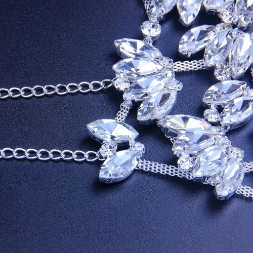 Cross-border Instagram influencers' identical extravagant and fashionable diamond masks as Halloween party accessories for earrings