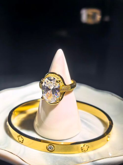 2-carat gold ring and bracelet set box, the top choice for giving as a gift to friends and family