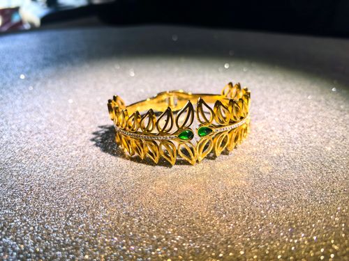 2025 Bestseller - Women's Leaf Design Golden Bracelet - Fashionable Golden Bracelet - Unstructured Open Style Wide-Wrist Sleeve Clasp Necklace - Jewelry Gift（Multiple styles are available for selection.））