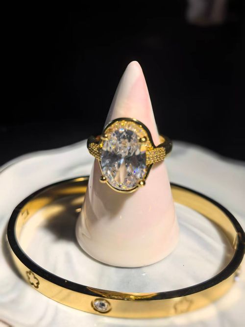 2-carat gold ring and bracelet set box, the top choice for giving as a gift to friends and family