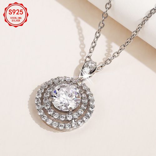 2-carat round pendant necklace, suitable for wedding banquets, major festivals and other formal events as an accessory.