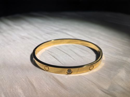 2-carat gold ring and bracelet set box, the top choice for giving as a gift to friends and family