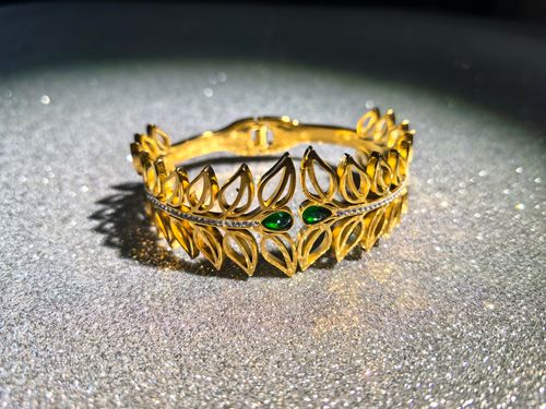 2025 Bestseller - Women's Leaf Design Golden Bracelet - Fashionable Golden Bracelet - Unstructured Open Style Wide-Wrist Sleeve Clasp Necklace - Jewelry Gift（Multiple styles are available for selection.））