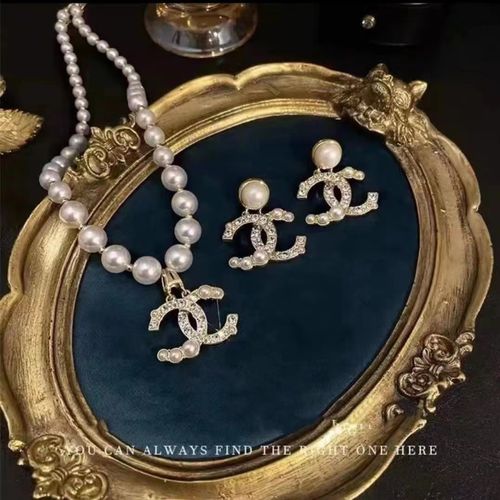 Double-C Necklace Set