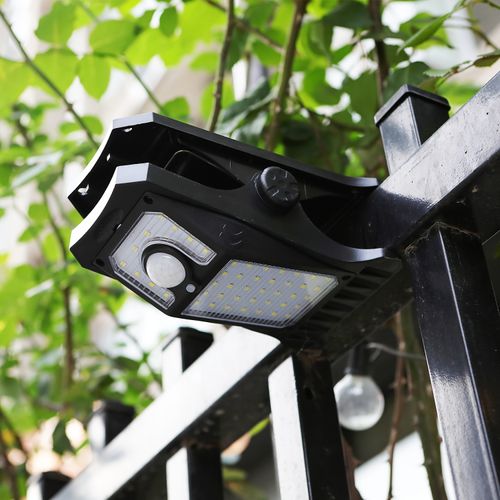 Outdoor Waterproof Solar Light, Intelligent Sensing Clip On Light, Easy to Install Solar Clip On Light, 3 Lighting Modes, IP65 Waterproof Suitable for Garden Fence, Courtyard Warehouse, Garage