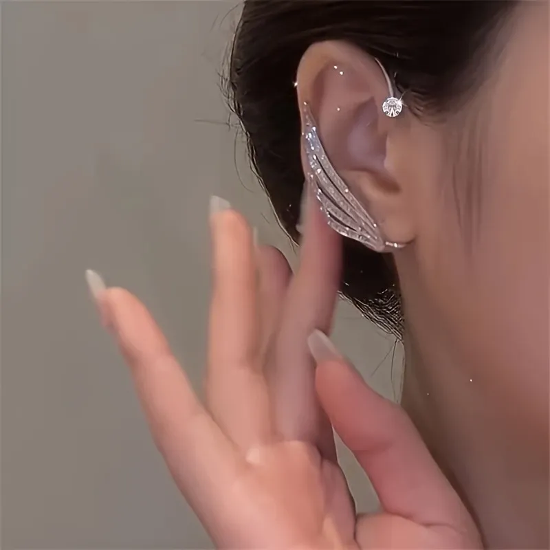 Two fashionable and individual hip-hop design water diamond light luxury angel wing ear loops without perforations and ear bone clips