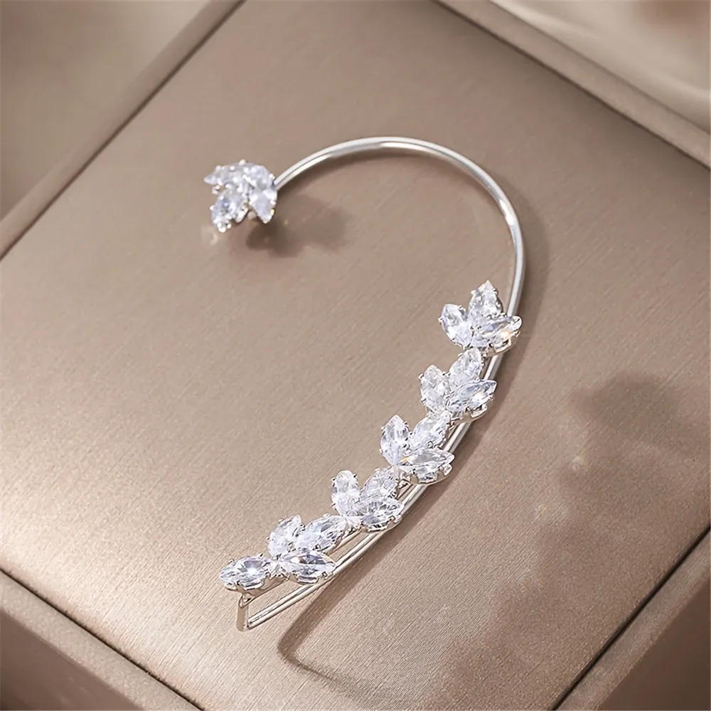 Two fashionable, elegant, simple, light luxury and high-end sparkling series super sparkling Zircon flower leaf ear hangers for women without ear piercings, ear bone clips and ear accessories