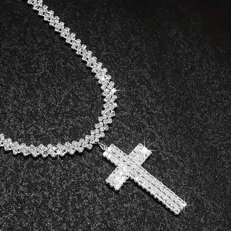 Fashionable and trendy accessories, luxurious and elegant, multi-layer water diamond trendy cross pendant necklace