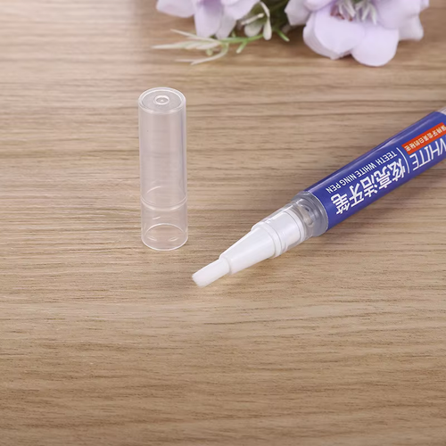 New design of teeth cleaning and whitening pen for teeth brightening