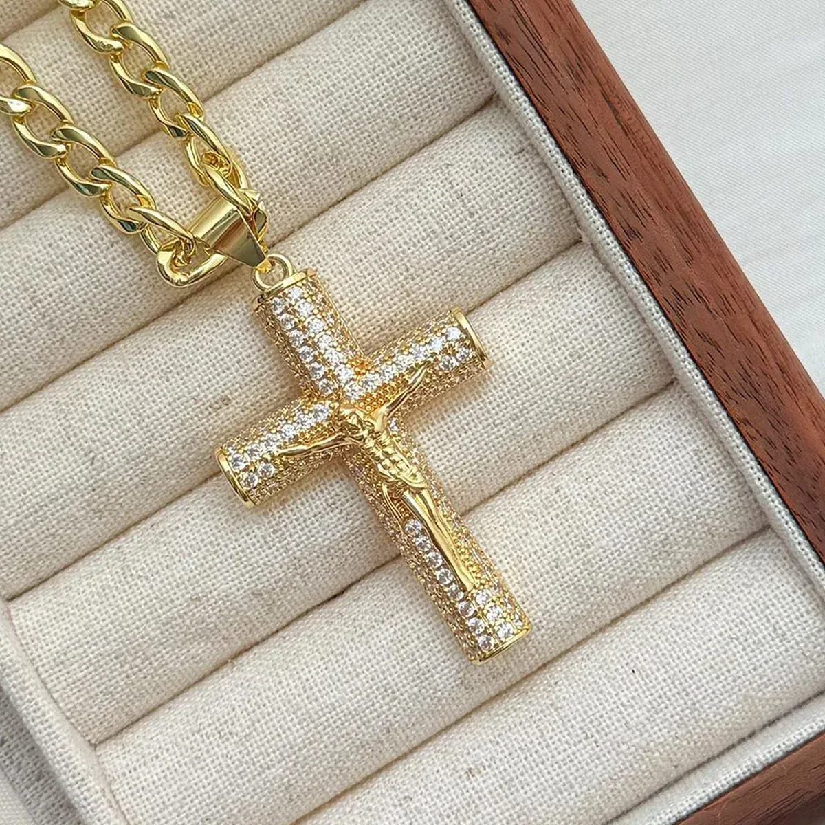 Hot-selling Large-sized Diamond-encrusted Cross Pendant with 18K Gold-plated Cuban Chain Necklace - Hip-hop Style Fashion Jewelry