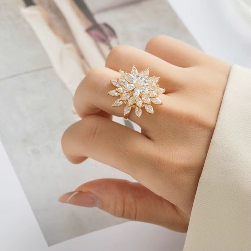 Light luxury ring
