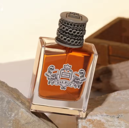 Um perfume de spray que aumenta o charme masculino