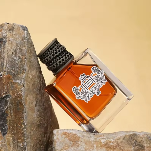 Um perfume de spray que aumenta o charme masculino