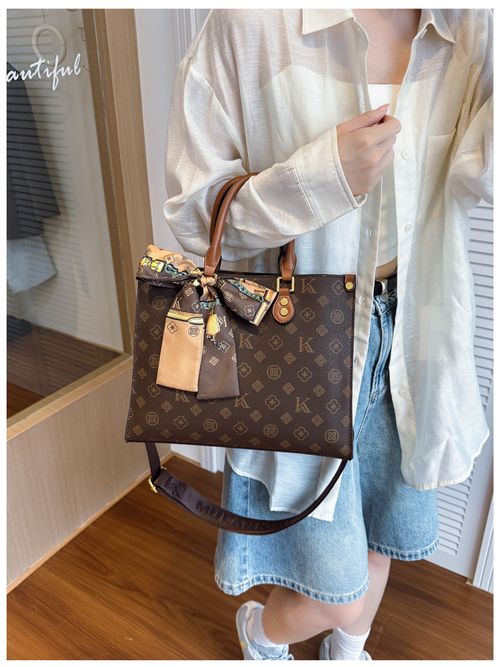 Light Luxury European Station Large Capacity Hand-Held Tote Bag Female 2026 New One-Shoulder Commuter Practical