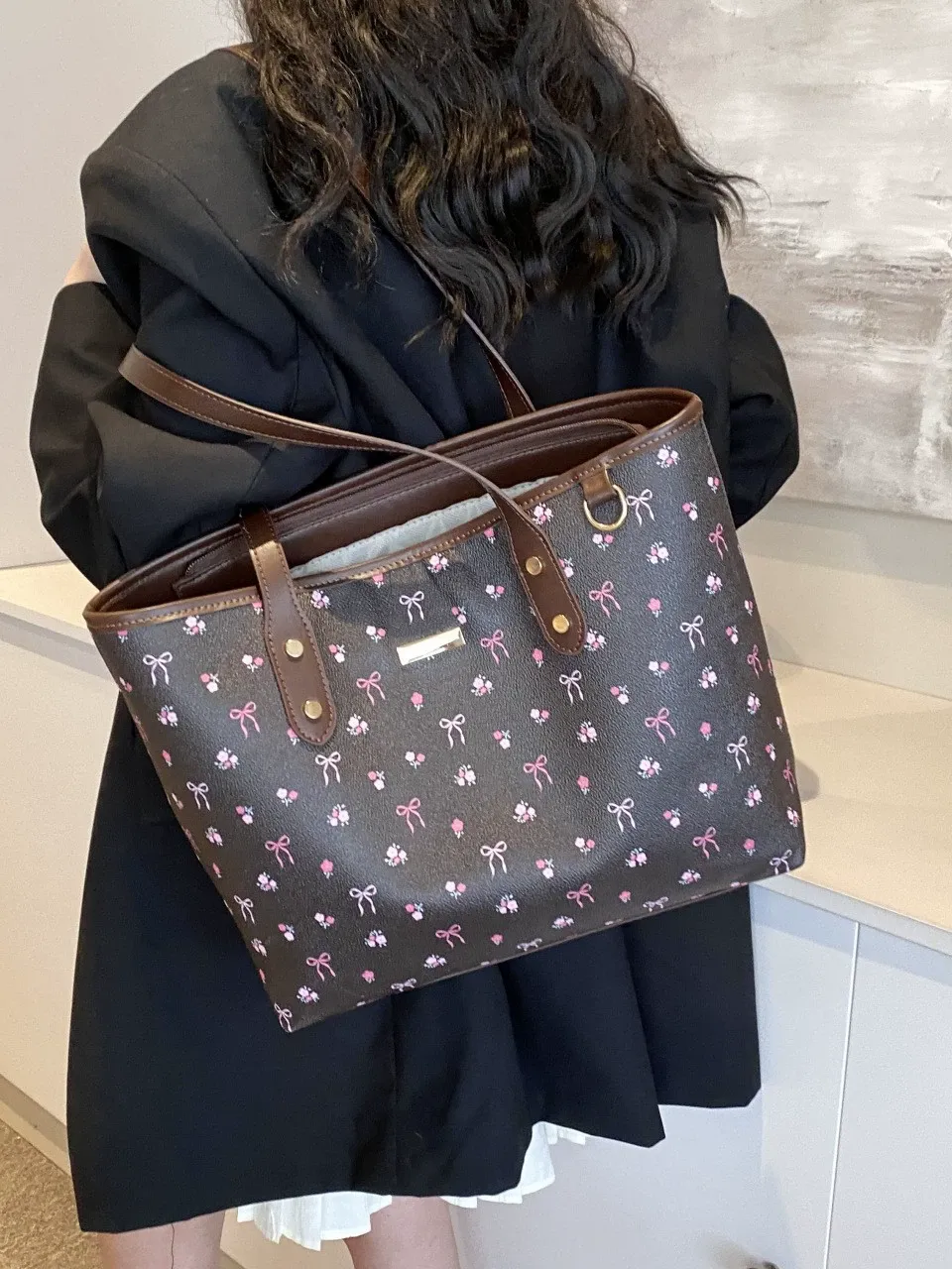 Women's Elegant Ditsy Floral Bow Pattern 25 fall&winter PU Leather Tote Bag, Large Capacity Shoulder Bag for Daily Used, Casual Trendy Versatile High-quality Daily Commuting Bag