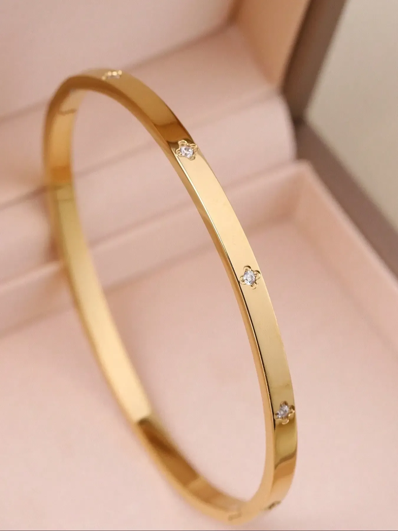 Women's Stainless Steel Bracelet Set, Flower Nail Design , Casual Style Elegant Jewelry Bracelet for Women, Perfect Gift for Her, High Quality Bracelet