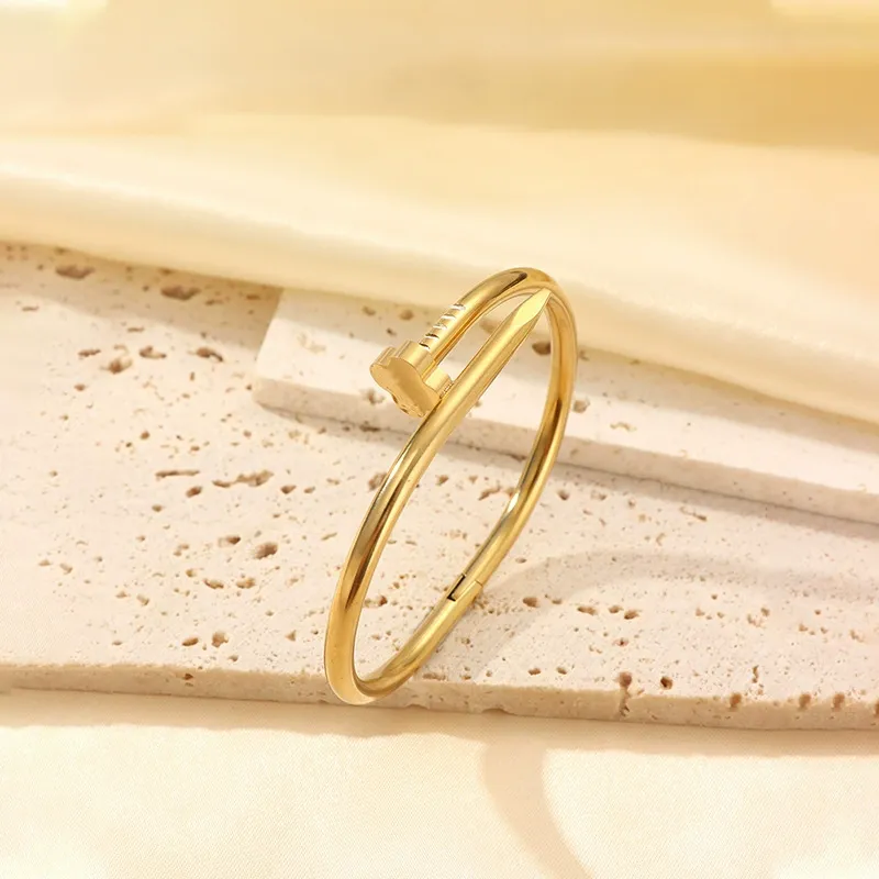 Fashion Gold-Plated Four-Leaf Clover Diamond-Studded Open Bangle, Women's Light Luxury Versatile Stackable Stainless Steel Jewelry