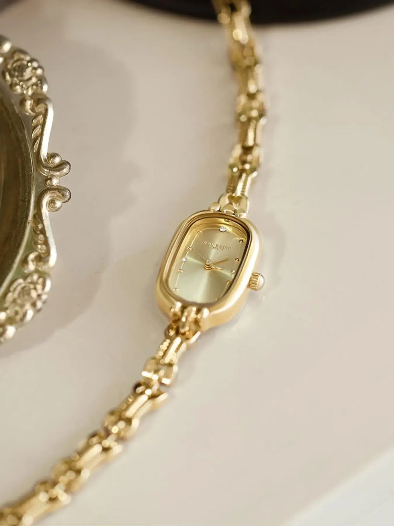 Women's Elegant Oval Dial Quartz Watch, Fashionable Analog Watch for Party, Daily Clothing Decor, Trendy All-match & Exquisite Watch for Birthday Gift, without Box