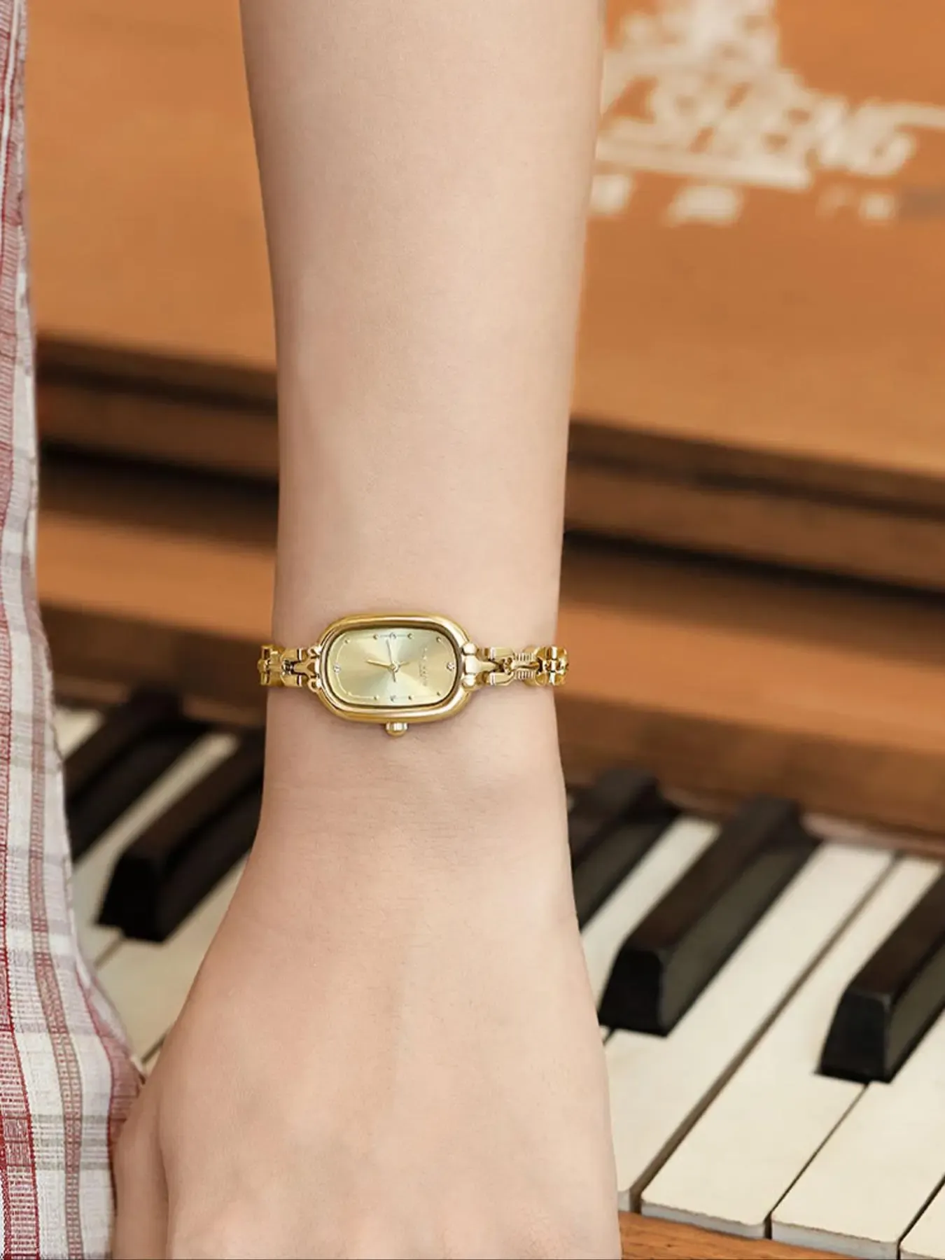 Women's Elegant Oval Dial Quartz Watch, Fashionable Analog Watch for Party, Daily Clothing Decor, Trendy All-match & Exquisite Watch for Birthday Gift, without Box