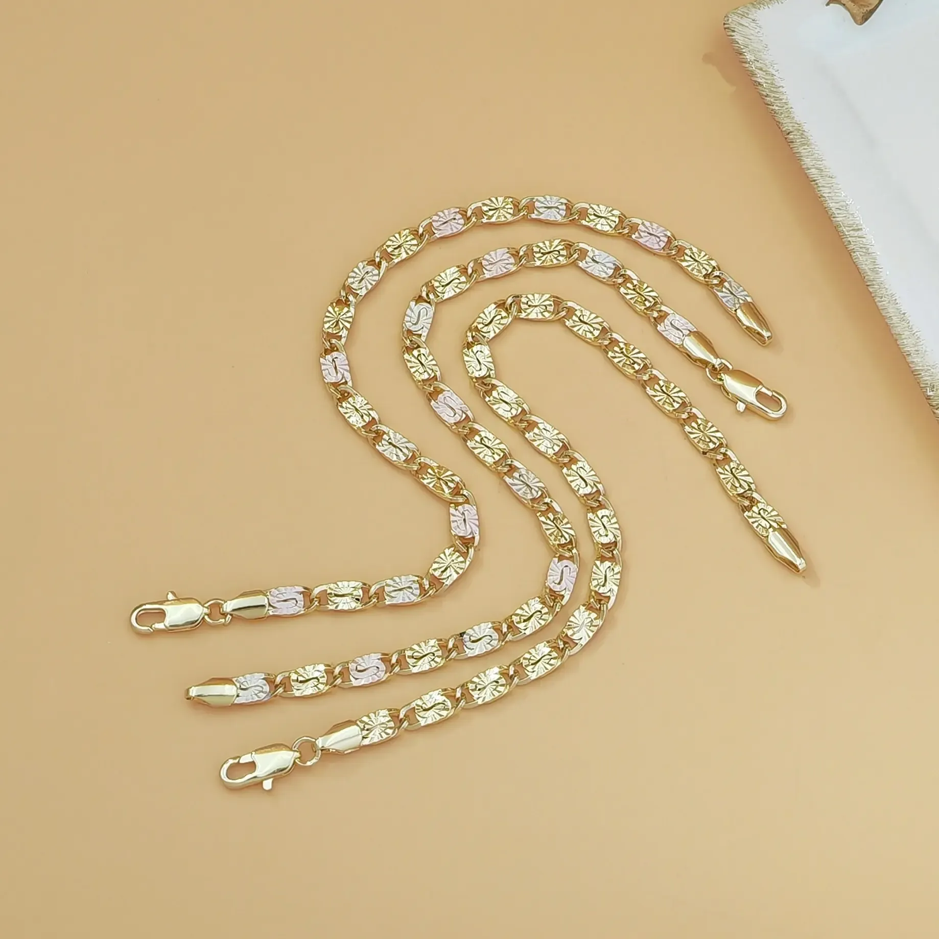1pc 14K Gold Tri-Color Mariner Link Bracelet for Women – Polished Floral Engraved Three Tone Gold Chain Bracelet, Dainty Jewelry Gift for Her