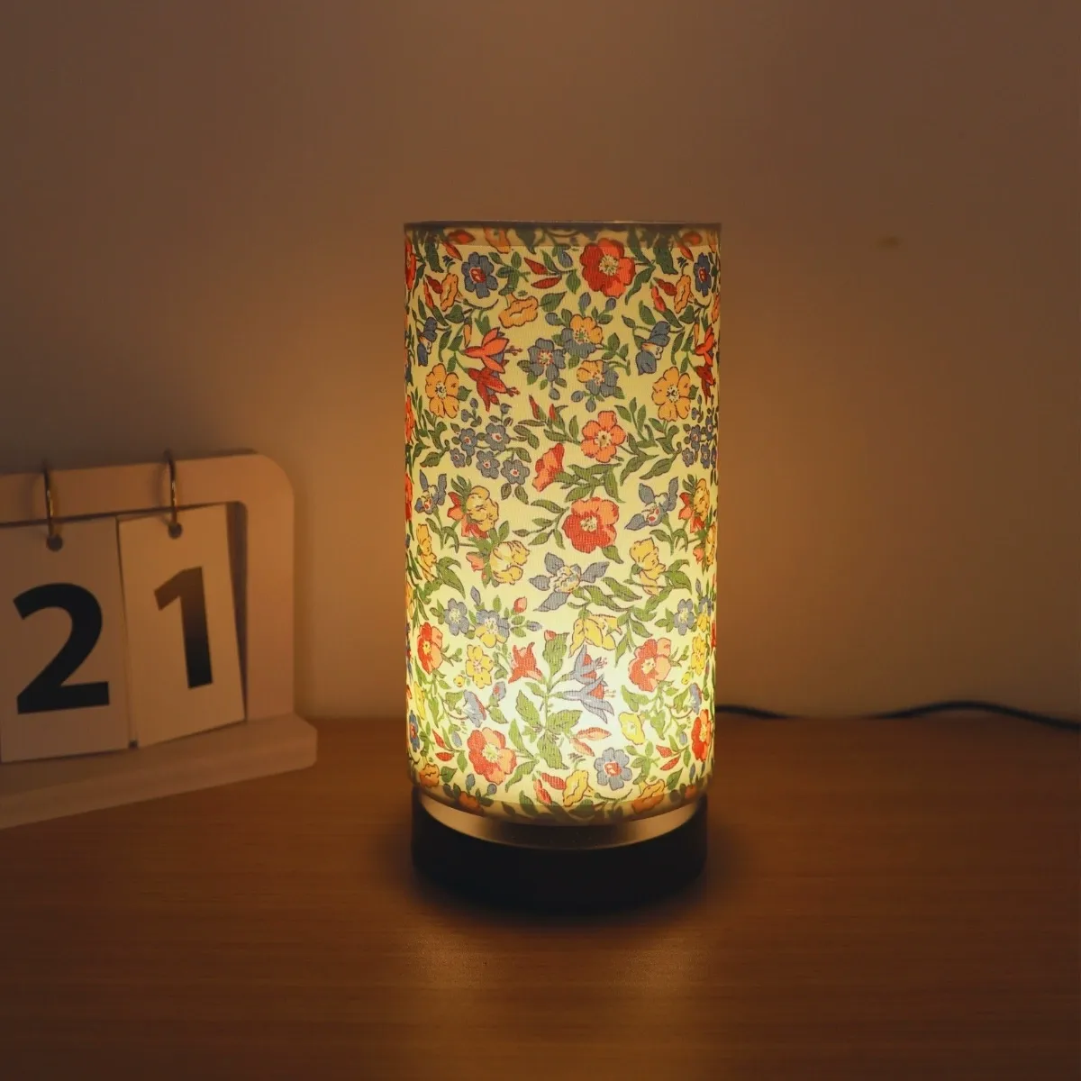 Floral Pattern LED Table Lamp, USB Rechargeable LED Night Light, Decorative Light for Home Living Room Bedroom, Home Decor, Flower Design Lamp, Indoor Lighting