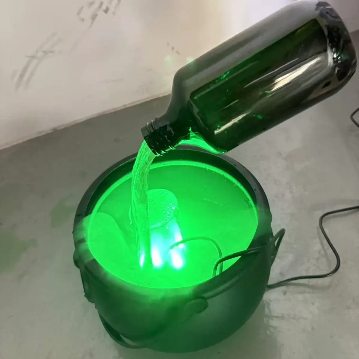 Halloween Decorations Set - Floating Magic Potion Bottles with Diffuser, Black Bat Bucket, Perfect for Hocus Pocus Themed Parties & Spooky Celebrations