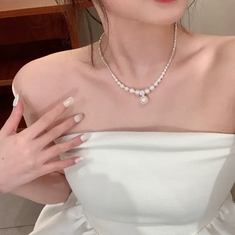 2025 New Trending Choker Necklace - Silver Fragment Pearl Pendant Clavicle Chain, Stylish Elegant High-End Jewelry for Women, Fashionable Statement Necklace