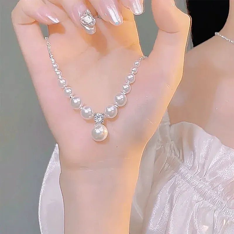2025 New Trending Choker Necklace - Silver Fragment Pearl Pendant Clavicle Chain, Stylish Elegant High-End Jewelry for Women, Fashionable Statement Necklace