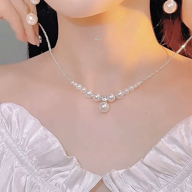 2025 New Trending Choker Necklace - Silver Fragment Pearl Pendant Clavicle Chain, Stylish Elegant High-End Jewelry for Women, Fashionable Statement Necklace