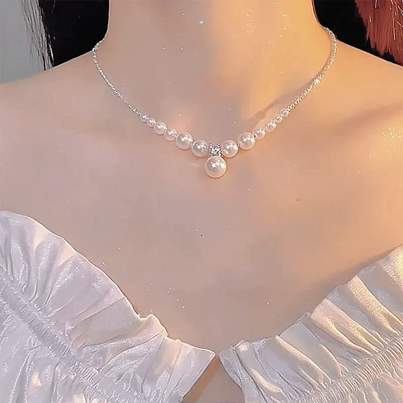 2025 New Trending Choker Necklace - Silver Fragment Pearl Pendant Clavicle Chain, Stylish Elegant High-End Jewelry for Women, Fashionable Statement Necklace
