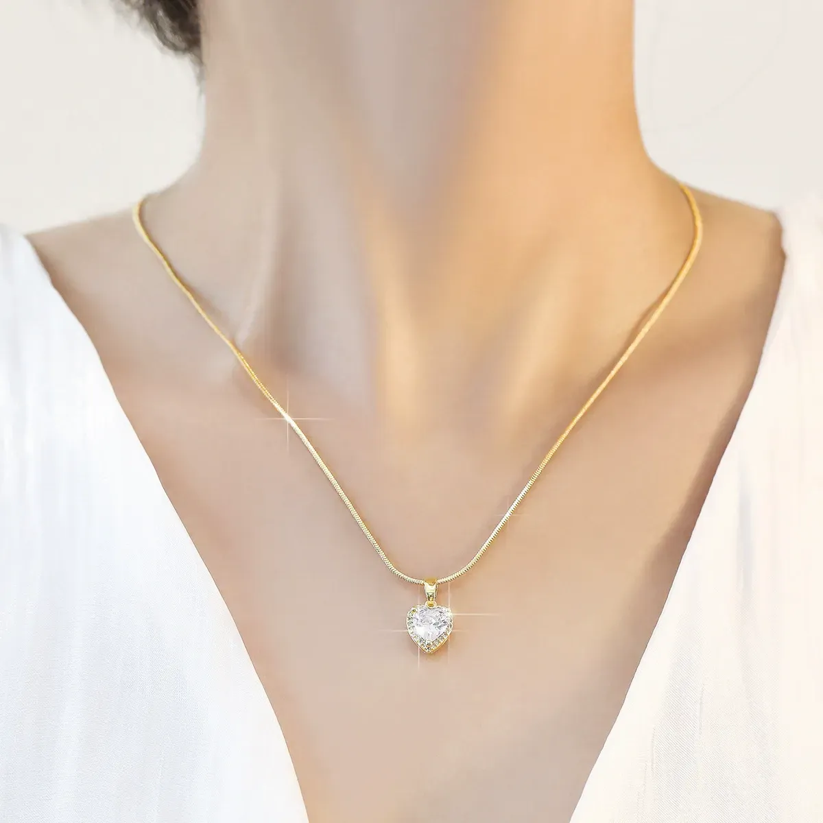 Heart & Sunflower Copper Zircon Necklace for Women - Luxury Minimalist High-End Collarbone Chain, Sweet Versatile Jewelry with Exquisite Design, Dainty Accessory for Daily Wear & Gifting
