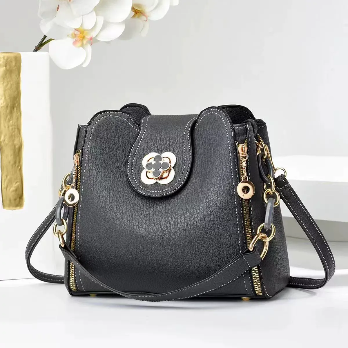 Practical Fashionable Spring Work Commuter Shoulder Crossbody Bag Portable with Zipper Closure Small Sundries Storage Waterproof         （ Delivery in 3 days ）
