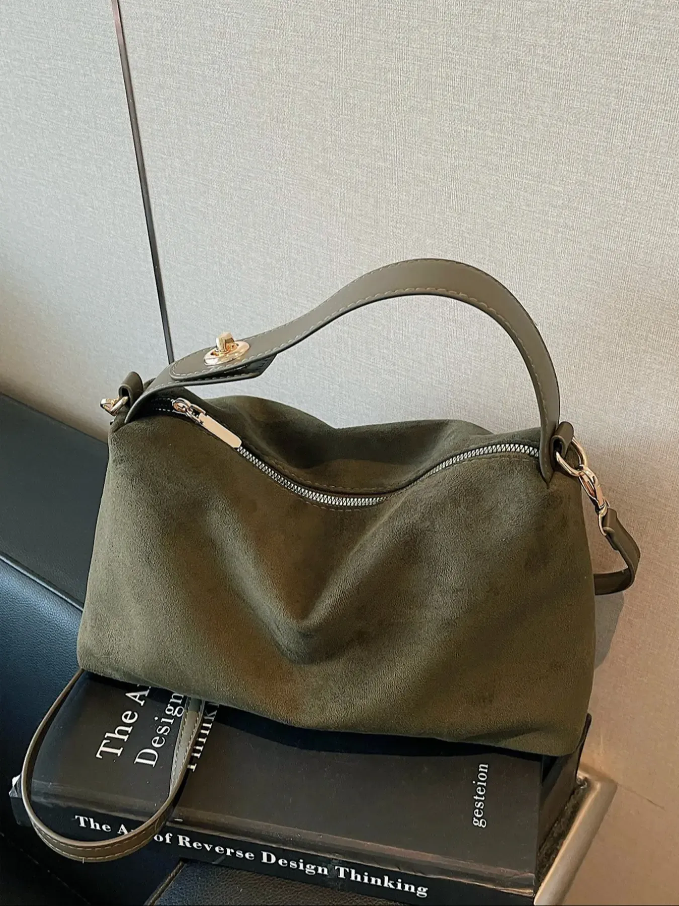 Women's Fall Winter New Suede Pillow Bag, Fashion Minimal Boston Shoulder Crossbody Bag, Elegant Commuter Bag, Suitable for Office, Commute, Shopping, Travel, Gym