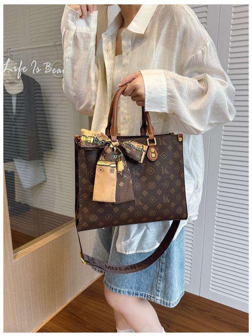 Light Luxury European Station Large Capacity Hand-Held Tote Bag Female 2026 New One-Shoulder Commuter Practical
