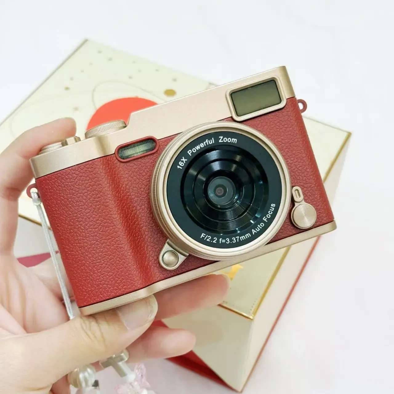 Flip-Screen CCD Camera, Entry-Level Student Pocket Camera with Memory Card, Portable Selfie Digital Camera for Teenagers and Back-to-School Season