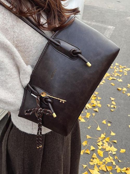 26 Women's Elegant Solid Color Shoulder Bag, Fashionable Large Capacity Crossbody Bag for Daily Used, Casual Trendy Versatile High-quality Daily Commuting Bag