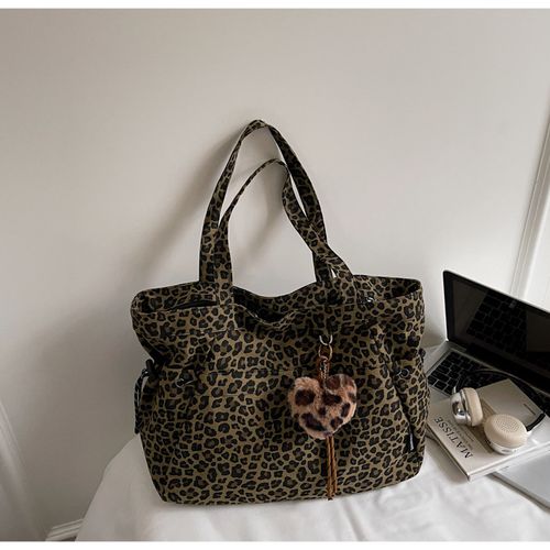 Leopard-Print Plush Bag Charm Tote — Large-Capacity, Stylish Tote Bag (Versatile for Commuting & Daily Use) — Shoulder & Crossbody Design (Includes Bag Charm)