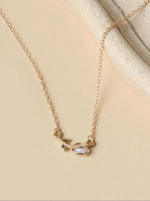 Bestselling Minimalist Alloy Flower Necklace with Diamonds - Versatile  Design, High-End Elegant Pendant Necklace, Classic Floral Jewelry for Women, Perfect for Daily Wear & Special Occasions