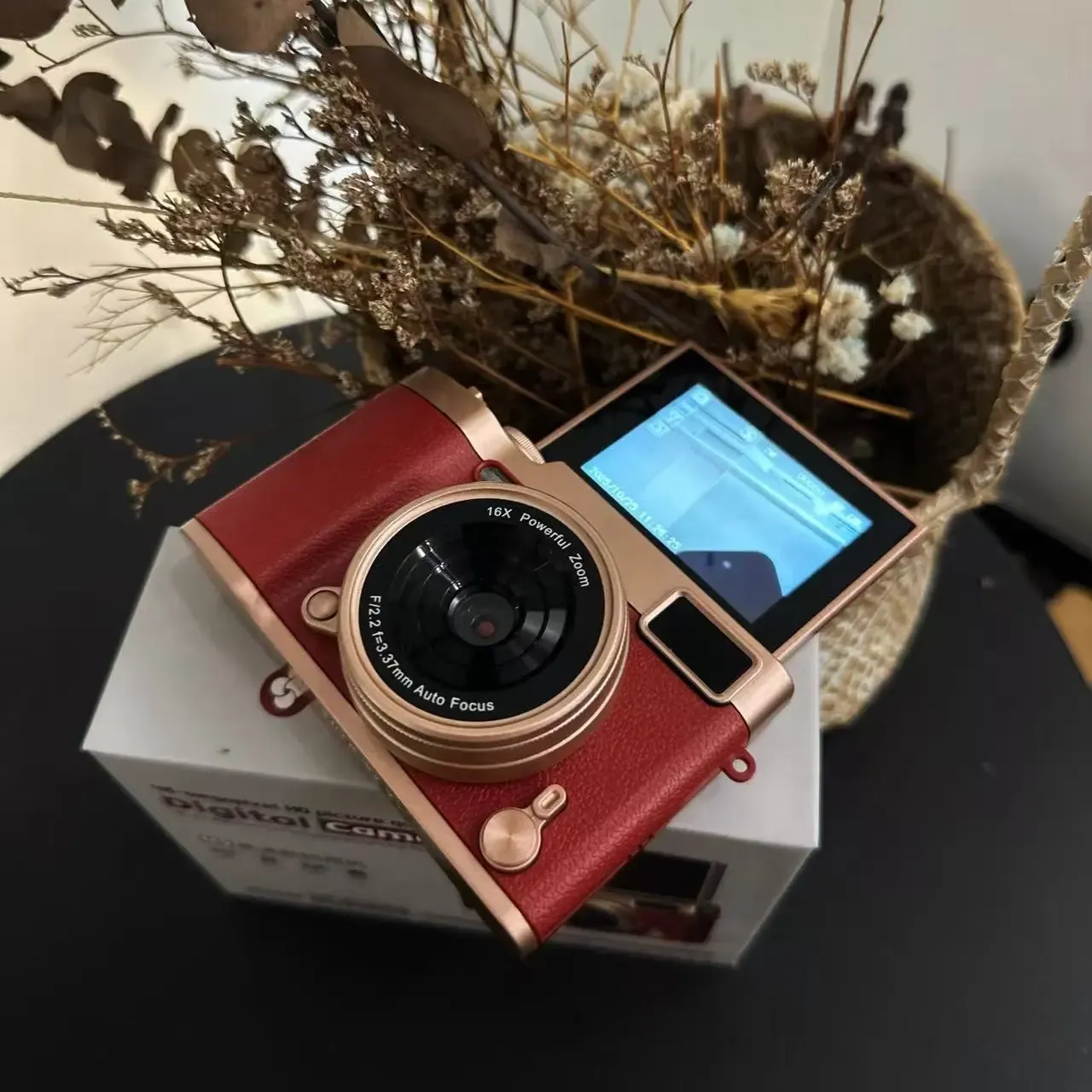 Flip-Screen CCD Camera, Entry-Level Student Pocket Camera with Memory Card, Portable Selfie Digital Camera for Teenagers and Back-to-School Season