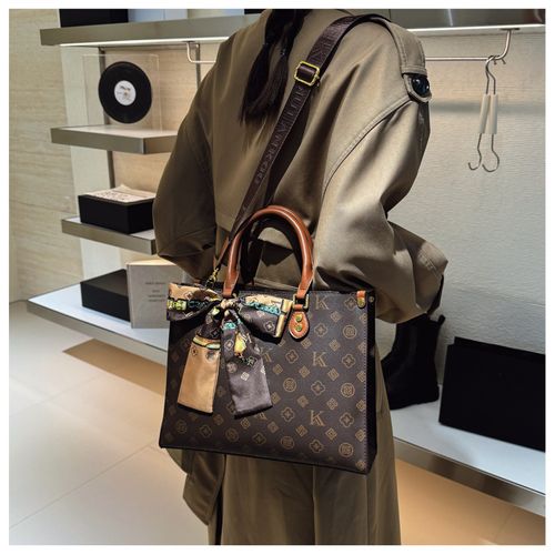 Light Luxury European Station Large Capacity Hand-Held Tote Bag Female 2026 New One-Shoulder Commuter Practical