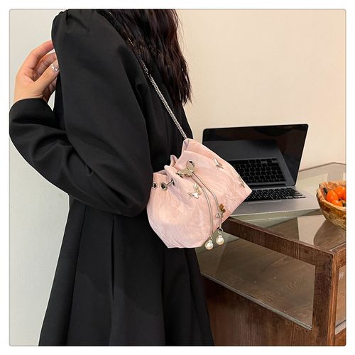 Design Pleated Drawstring Butterfly Shoulder Messenger Bag Versatile Chain Bucket Bag with Unique Pleated Design & Secure Drawstring Closure for Everyday Use