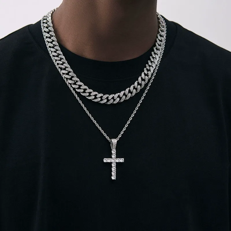 Rhinestone Cross Twist Chain Pendant Necklace for Men & Women, 1 Piece Hip Hop Jewelry for Party, Daily Clothing Decor, Trendy All-match Jewelry for Birthday Gift