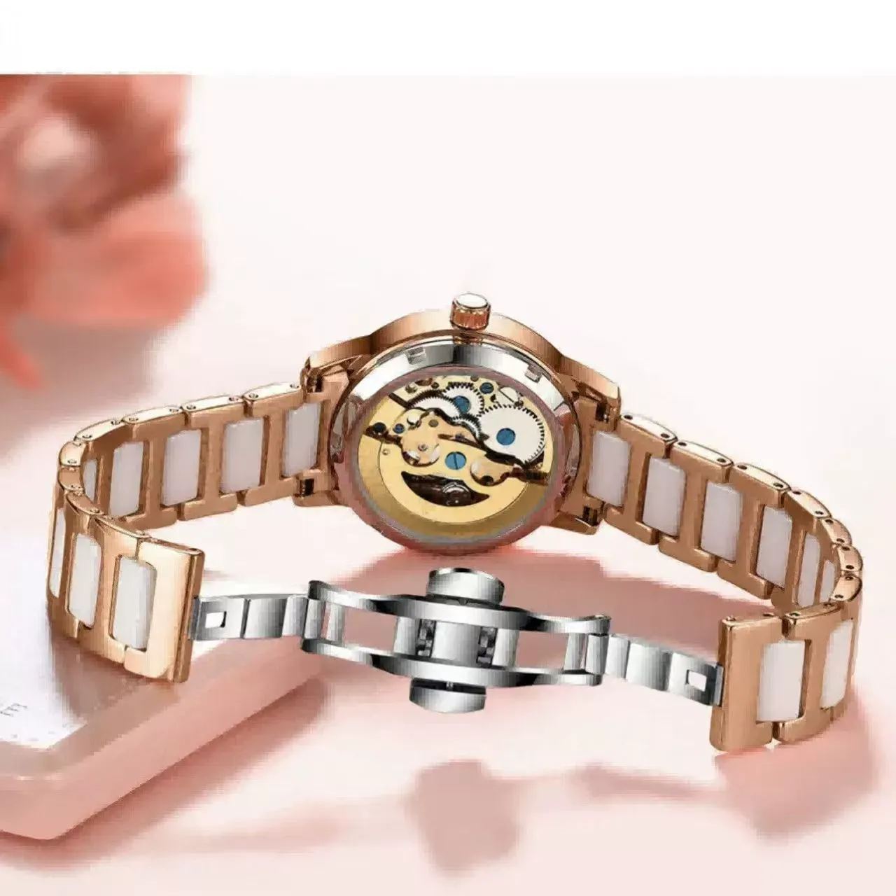 Women's Fashionable Analog Watch - Gold-Plated Quartz Dress Watch with Legible Dial, Timeless Design, Day-to-Night Style, Durable Accessories for Adult Females, Ideal Wife & Women's Gifts
