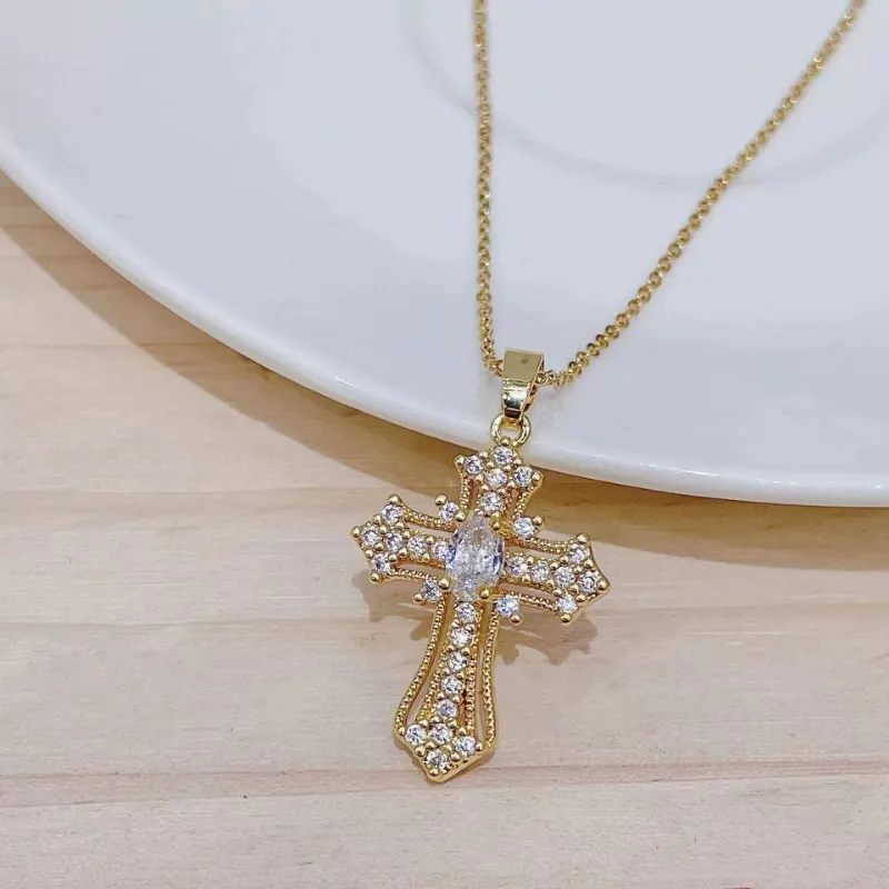 Rhinestone Cross Pendant Necklace For Women For Gift, Clavicle Chain Necklace, Fashion All-match Accessory, Cross Necklaces