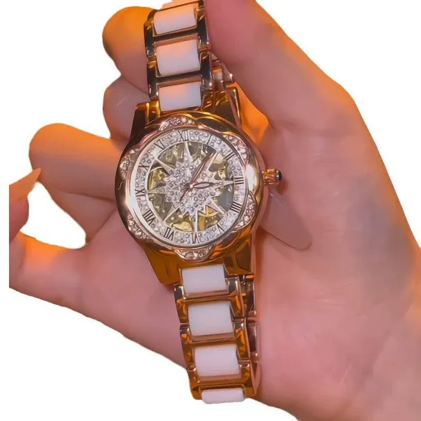 Women's Fashionable Analog Watch - Gold-Plated Quartz Dress Watch with Legible Dial, Timeless Design, Day-to-Night Style, Durable Accessories for Adult Females, Ideal Wife & Women's Gifts