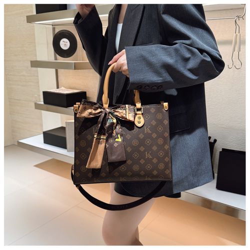 Light Luxury European Station Large Capacity Hand-Held Tote Bag Female 2026 New One-Shoulder Commuter Practical